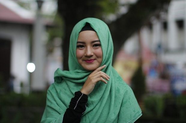 Warna Jilbab Yang Cocok Untuk Baju Hijau Tosca